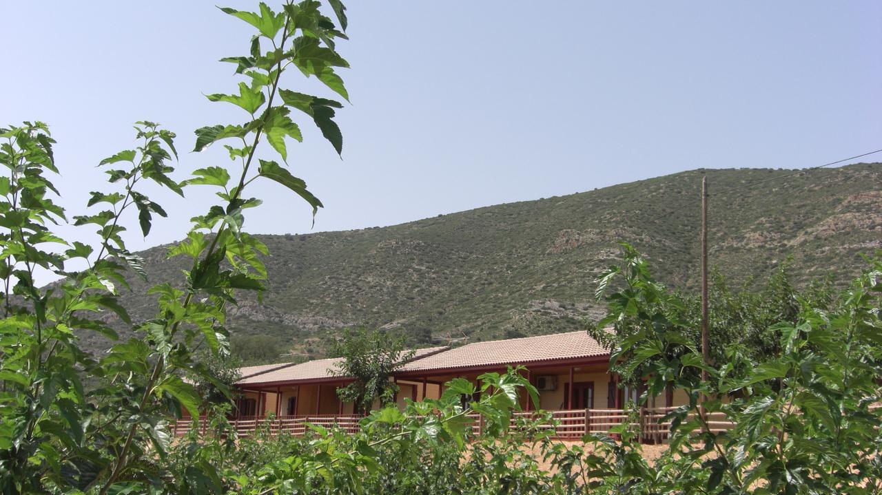 拉诺格拉露营地 Sant Llorenç de Montgai 外观 照片