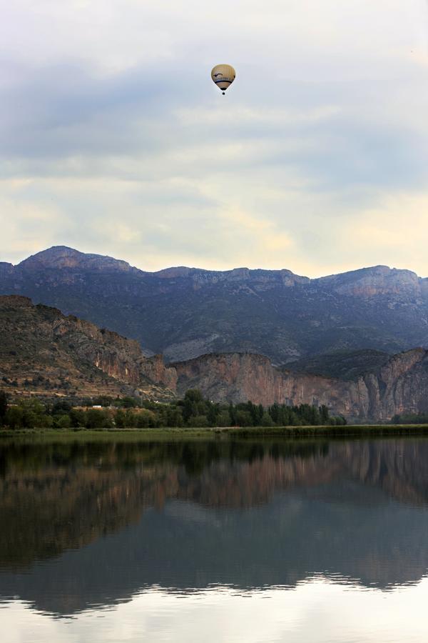 拉诺格拉露营地 Sant Llorenç de Montgai 外观 照片