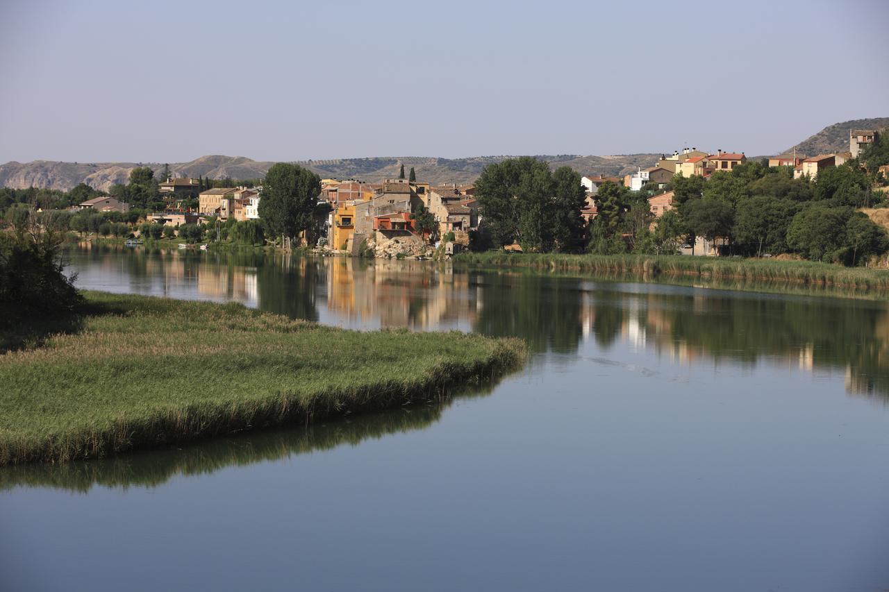 拉诺格拉露营地 Sant Llorenç de Montgai 外观 照片